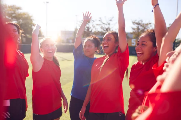 Gerente Rompendo Com Huddle Com Equipe Futebol Feminino Após Conversa — Fotografia de Stock