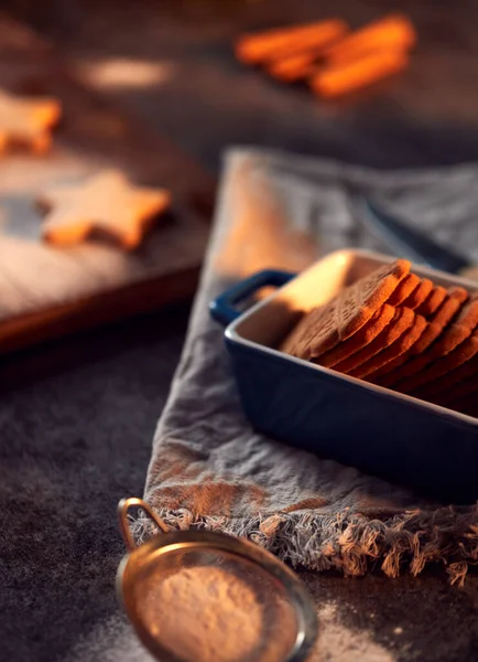 Galletas Navidad Recién Horneadas Bordo Listas Para Decoración —  Fotos de Stock