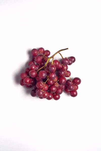 Overhead View Bunch Red Grapes White Bakgrund — Stockfoto