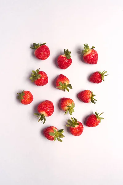 Overhead View Individual Fresh Strawberries White Background — Stock Photo, Image