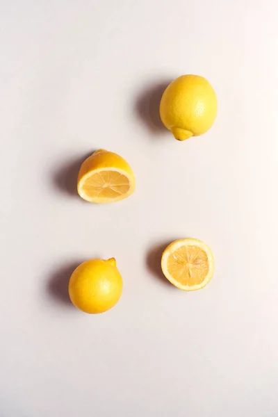 Overhead View Whole Halved Fresh Lemons White Background — Stock Photo, Image