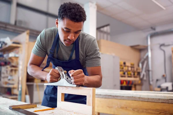 Male Student Studying Carpentry Apprenticeship College Using Wood Plane — Stock Photo, Image