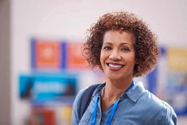 Portrait Mature Female Teacher Student College Hall — Stock Photo, Image