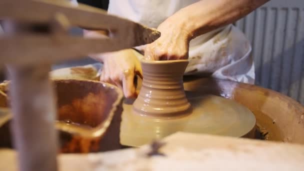 Close Male Potter Shaping Clay Pot Pottery Wheel Ceramics Studio — Stock Video
