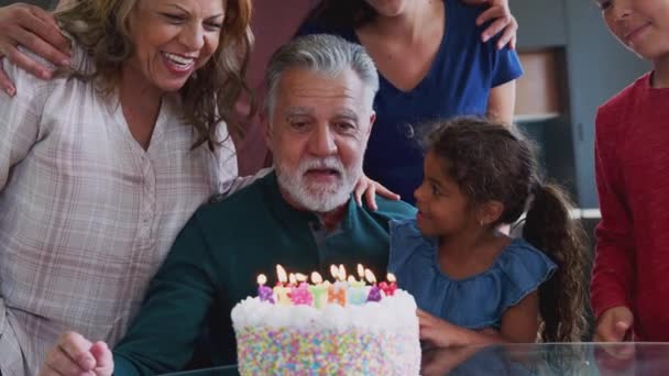 Multi Generation Hispanic Family Celebrating Grandfathers Birthday Home Together Shot — Stock Video