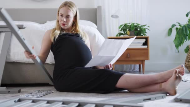 Madre Incinta Essere Seduto Sul Pavimento Della Camera Letto Guardando — Video Stock