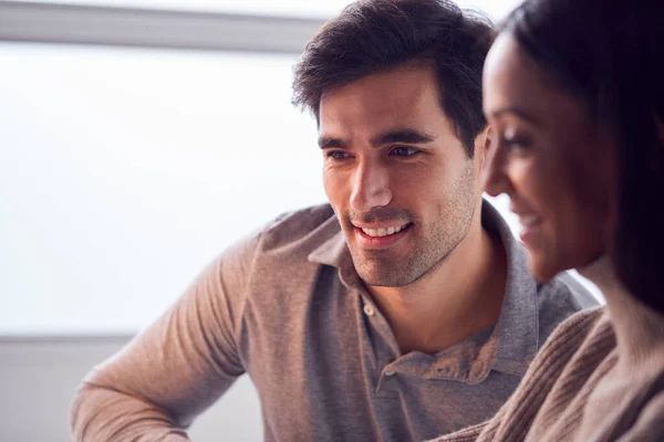 Primer Plano Mujer Negocios Que Trabaja Ordenador Portátil Escritorio Que — Foto de Stock