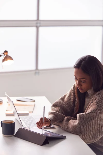 Businesswoman Working Home Drawing Digital Tablet Using Stylus Pen — Stock fotografie