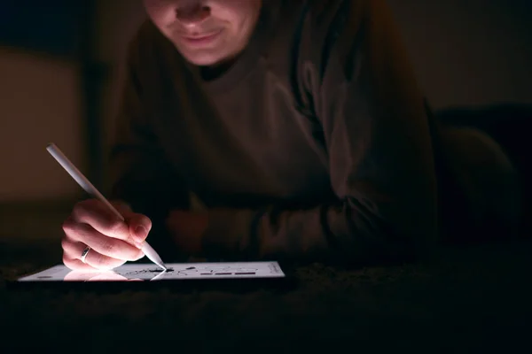 Close Woman Drawing Digital Tablet Using Stylus Pen Leying Carpet — Stock fotografie