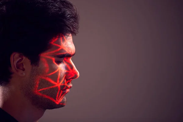 Concepto Tecnología Reconocimiento Facial Como Hombre Tiene Red Grid Proyectado —  Fotos de Stock