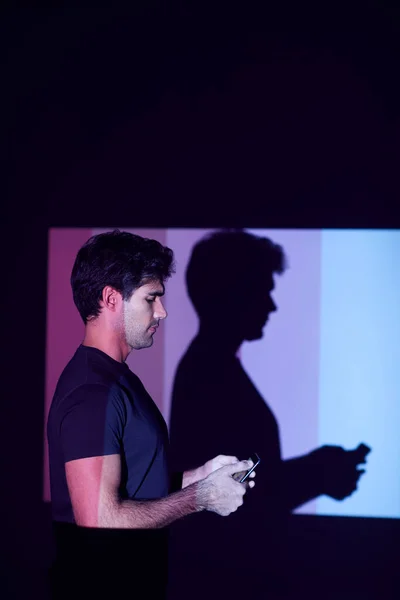 Studio Shot Man Using Mobile Phone Light Casting Shadow Background — Stock Photo, Image