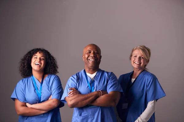 Studio Portrait Three Members Surgical Team Wearing Scrubs Standing Grey — Stock Photo, Image