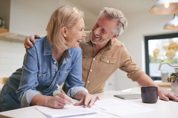 Mature Couple Reviewing Signing Domestic Finances Investment Paperwork Kitchen Home — Stok Foto