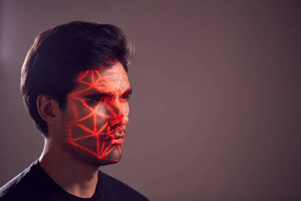 Concepto Tecnología Reconocimiento Facial Como Hombre Tiene Red Grid Proyectado —  Fotos de Stock