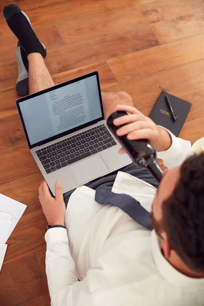 Businessman End Day Beer Wearing Loungewear Shirt Tie Laptop Working — Stock Photo, Image