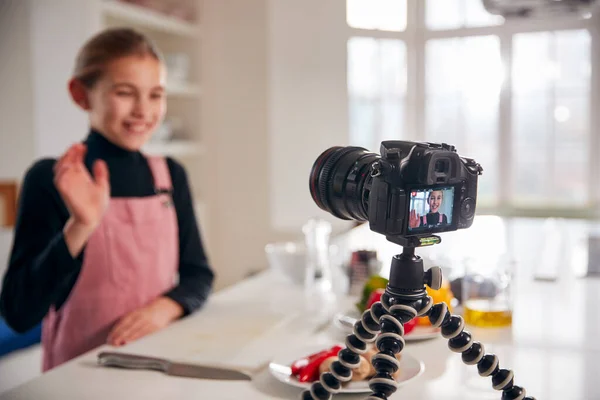 Young Girl Vlogger Haciendo Video Redes Sociales Sobre Cocinar Para — Foto de Stock