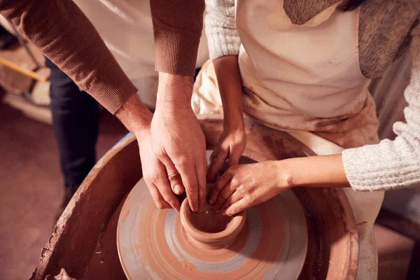 Male Teacher Helping Woman Sitting Wheel Pottery Class — Stock Photo, Image