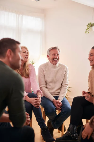 Teilnehmer Treffen Der Selbsthilfegruppe Für Psychische Gesundheit Oder Fragen Der — Stockfoto