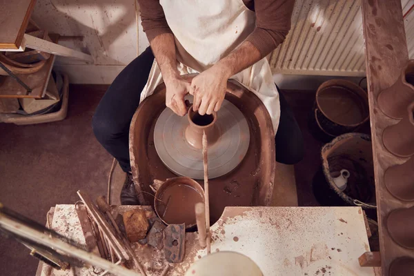 Close Male Potter Shaping Clay Pot Pottery Wheel Ceramics Studio — стоковое фото