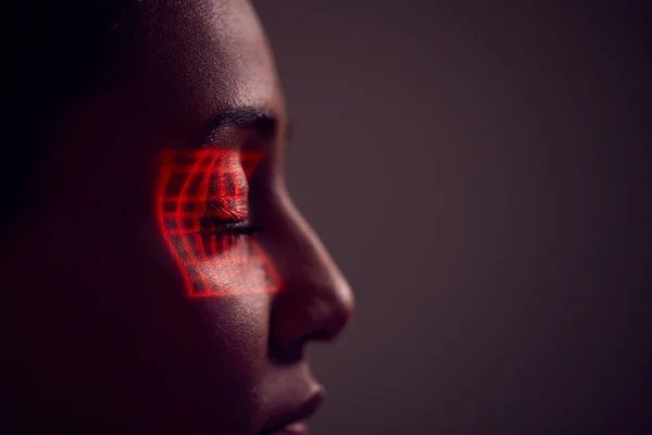 Conceito Tecnologia Reconhecimento Facial Como Mulher Tem Grade Vermelha Projetada — Fotografia de Stock