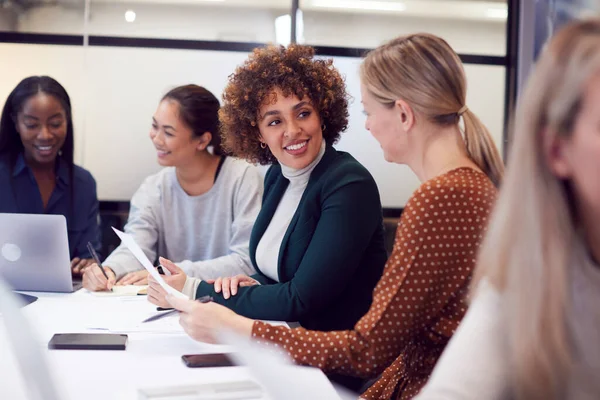 Group Businesswomen Collaborating Creative Meeting Table Modern Office — 스톡 사진