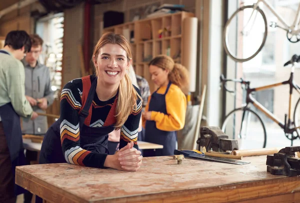 Female Small Business Owner Workshop Assembling Hand Built Sustainable Bamboo — Stock Photo, Image