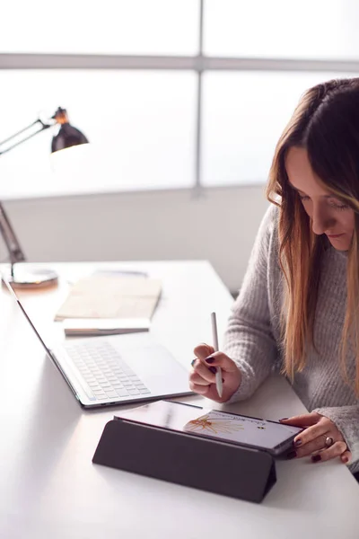 Businesswoman Working Home Drawing Digital Tablet Using Stylus Pen — Stock fotografie