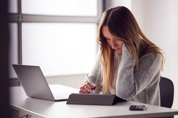 Businesswoman Working Home Drawing Digital Tablet Using Stylus Pen — Stock fotografie