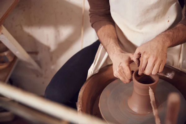 Close Male Potter Shaping Clay Pot Pottery Wheel Ceramics Studio — Stock Photo, Image