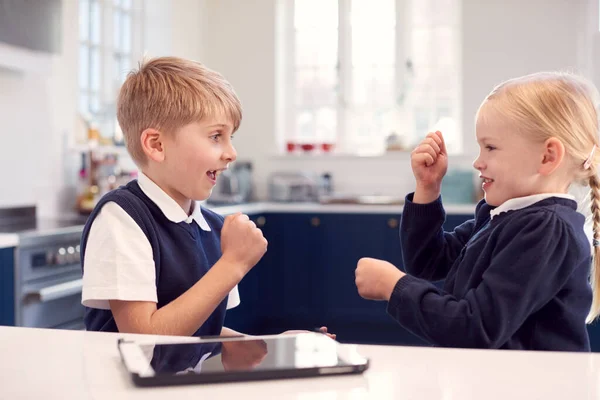 Children Wearing School Uniform Kitchen Playing Rock Paper Scissors Counter — Φωτογραφία Αρχείου