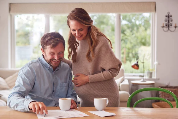 Couple Pregnant Wife Reviewing Domestic Finances Together — Stock Photo, Image