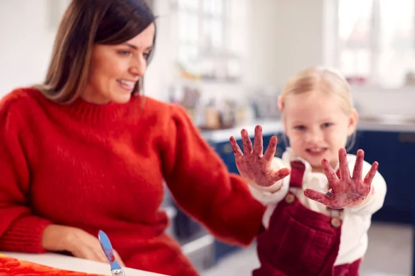 Mother Daughter Showing Messy Hands Home Doing Craft Painting Picture — Fotografia de Stock