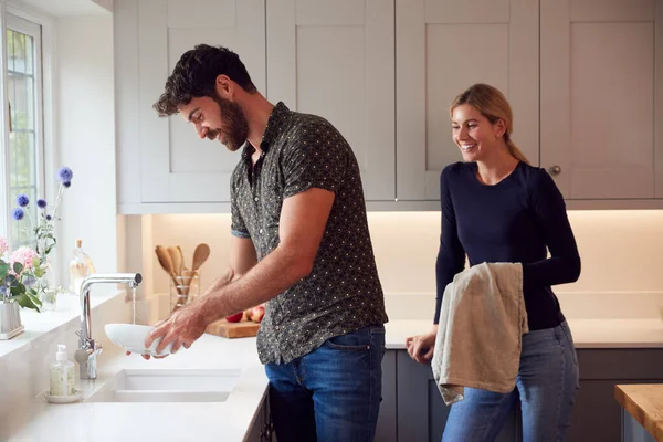 Couple Washing Hands Soap Home Stop Spread Infection Health Pandemic — Stock Photo, Image