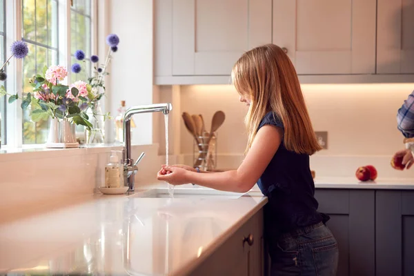 Girl Washing Hands Soap Home Prevent Spread Infection Health Pandemic — Stock Photo, Image