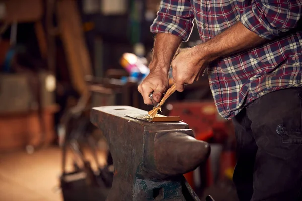 Close Male Blacksmith Making Wood Shavings Knife Kindling Anvil Light — Stock Photo, Image