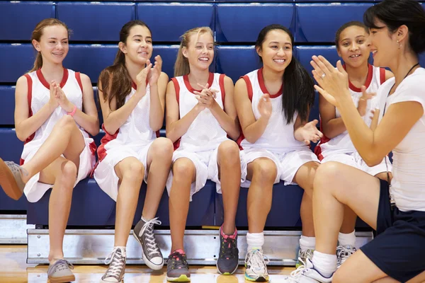 Coach Of Basketball Team Gives Team Talk — Stock Fotó