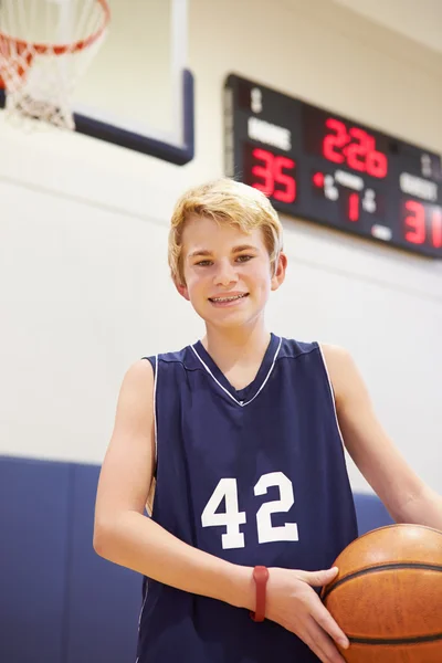 Jogador de basquete masculino do ensino médio — Fotografia de Stock