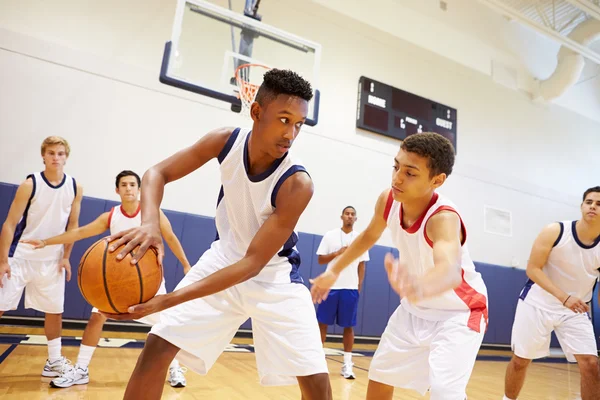 Équipe masculine de basket-ball Jouer jeu — Photo