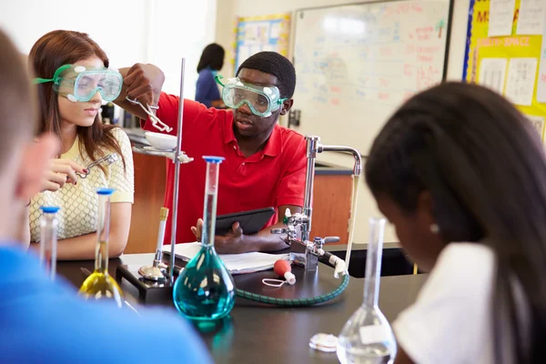 Pupils  In Science Class — Stock Photo, Image