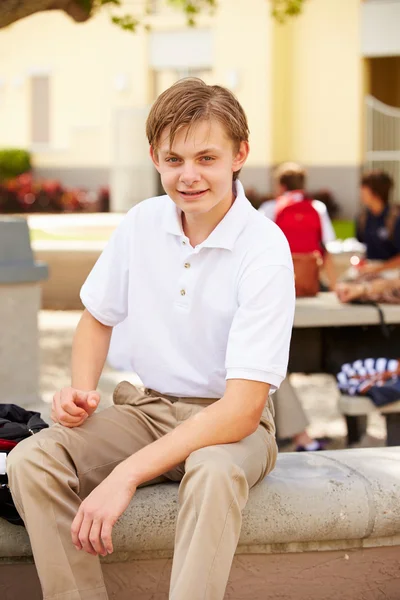 Estudiante masculino de secundaria — Foto de Stock