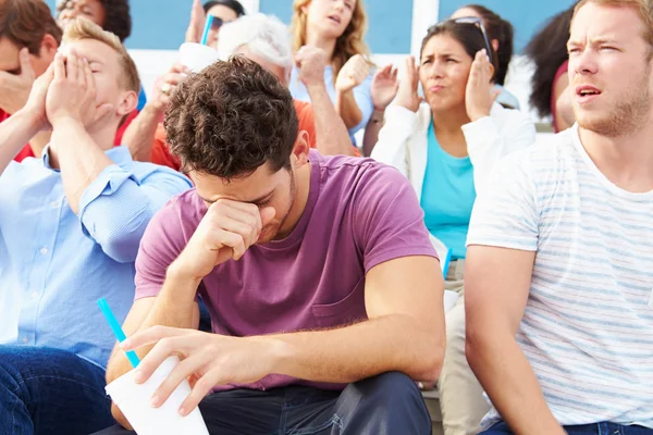 Espectadores decepcionados en el evento deportivo — Foto de Stock