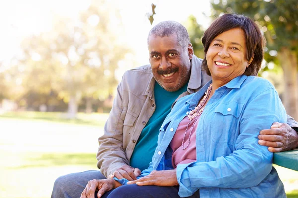 Outdoor Portrait Of Loving Senior Couple — Stock Photo, Image