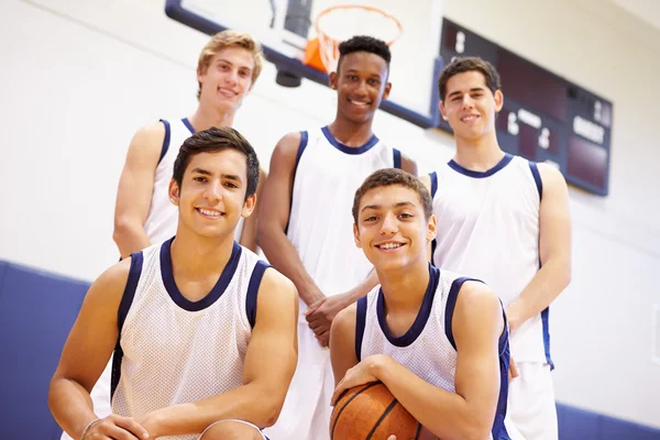 Členové mužského basketbalového týmu — Stock fotografie