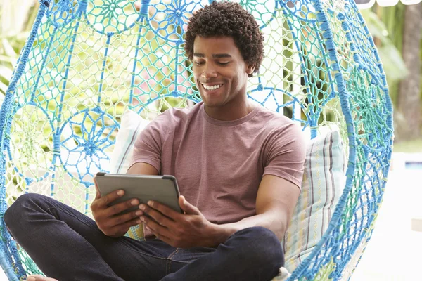 Man  Using Digital Tablet — Stock Photo, Image