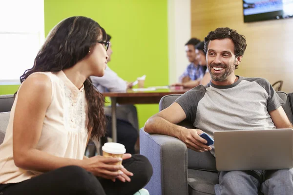 Kreative bei informellem Treffen — Stockfoto