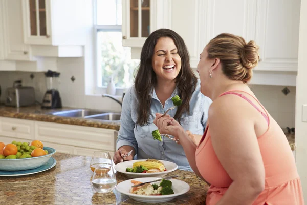 Mulheres com excesso de peso em dieta — Fotografia de Stock