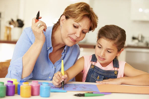 Abuela pintura con nieta — Foto de Stock