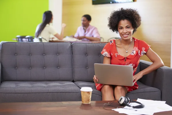 Frau macht Pause — Stockfoto