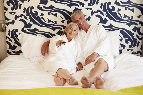 Senior Couple Relaxing In Hotel — Stock Photo, Image