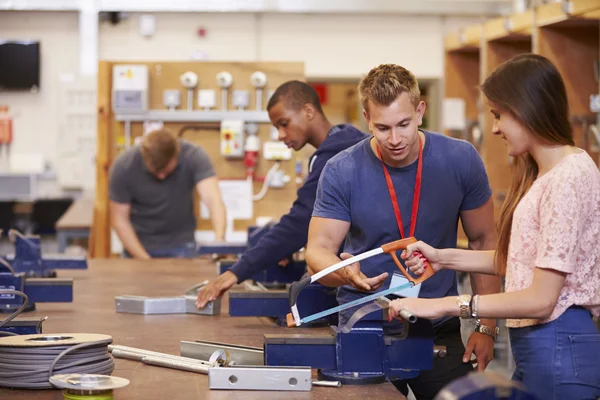 Students Training To Be Electricians — Stock Photo, Image